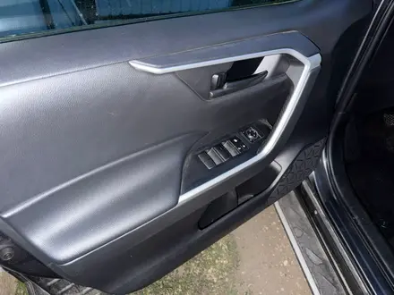 Toyota RAV4 2022 года за 16 500 000 тг. в Актобе – фото 12
