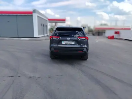 Toyota RAV4 2022 года за 16 500 000 тг. в Актобе – фото 4