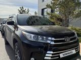 Toyota Highlander 2018 года за 16 399 999 тг. в Астана