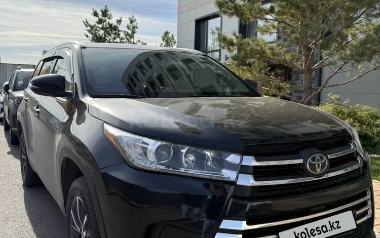 Toyota Highlander 2018 года за 16 399 999 тг. в Астана