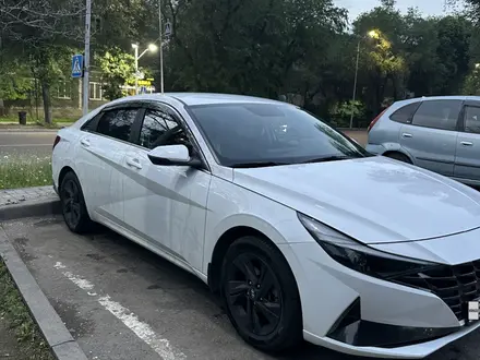 Hyundai Elantra 2021 года за 8 100 000 тг. в Алматы – фото 4