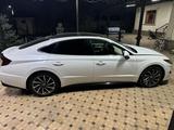 Hyundai Sonata 2021 года за 10 200 000 тг. в Тараз – фото 2