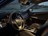 Toyota Camry 2014 годаfor6 500 000 тг. в Атырау – фото 2