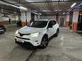 Toyota RAV4 2016 годаfor11 550 000 тг. в Астана