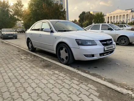 Hyundai Sonata 2006 года за 3 500 000 тг. в Семей