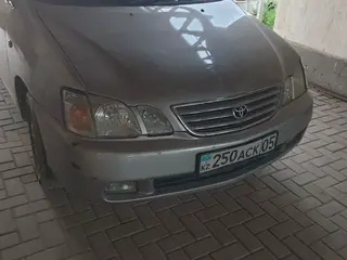 Toyota Gaia, 1998