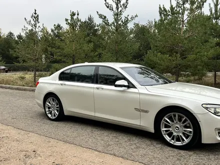 BMW 750 2014 года за 11 000 000 тг. в Алматы – фото 20