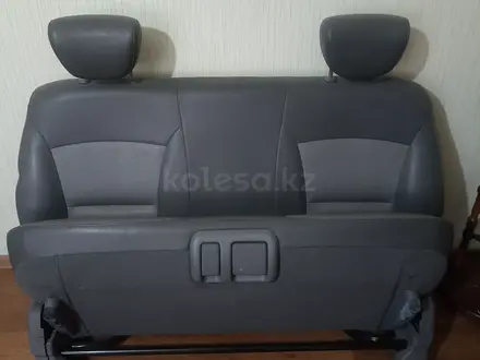 Задний диван на Hyundai Starex 2011 года выпуска б/у в отличном сост за 100 000 тг. в Уральск – фото 2