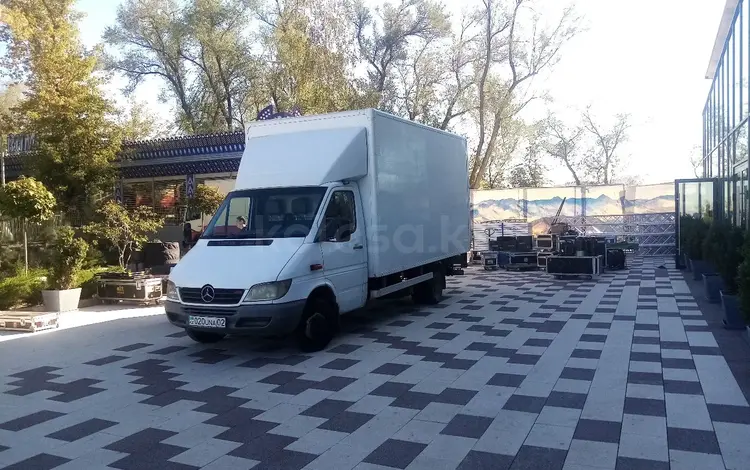 Перевожу грузы на мерседесе с гидролопатой. в Алматы