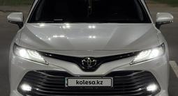Toyota Camry 2019 года за 13 000 000 тг. в Астана – фото 2