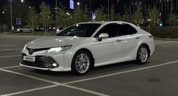 Toyota Camry 2019 года за 13 000 000 тг. в Астана