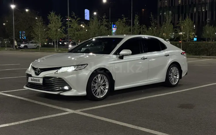 Toyota Camry 2019 года за 13 000 000 тг. в Астана