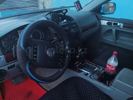 Volkswagen Touareg 2003 года за 3 000 000 тг. в Астана – фото 2