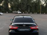 Toyota Camry 2018 года за 10 500 000 тг. в Алматы – фото 4