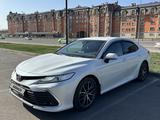 Toyota Camry 2021 года за 17 500 000 тг. в Астана – фото 2