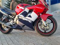 Honda  CBR 600F 2003 годаүшін2 500 000 тг. в Астана