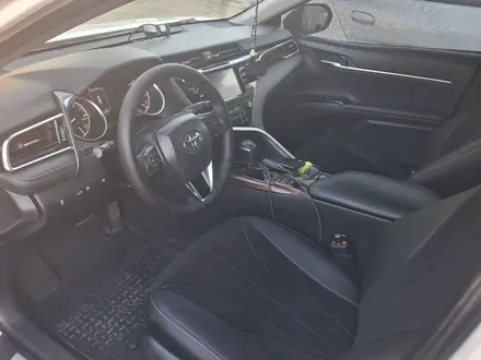 Toyota Camry 2018 года за 12 000 000 тг. в Семей – фото 11