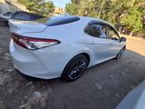 Toyota Camry 2018 года за 12 000 000 тг. в Семей