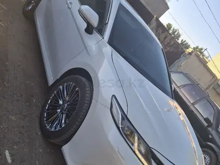 Toyota Camry 2018 года за 12 000 000 тг. в Семей – фото 3