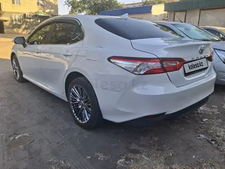 Toyota Camry 2018 года за 12 000 000 тг. в Семей – фото 6