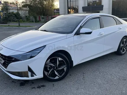 Hyundai Elantra 2023 года за 11 000 000 тг. в Усть-Каменогорск – фото 2