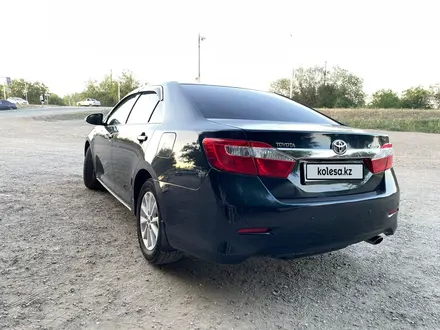 Toyota Camry 2013 года за 8 800 000 тг. в Актобе – фото 2