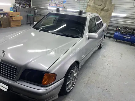 Mercedes-Benz C 200 1997 года за 2 950 000 тг. в Кокшетау – фото 5