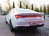 Hyundai Elantra 2021 года за 9 900 000 тг. в Алматы – фото 3