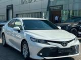 Toyota Camry 2018 года за 9 350 000 тг. в Алматы – фото 3