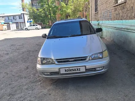 Toyota Carina E 1996 года за 1 800 000 тг. в Семей