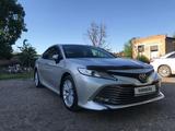 Toyota Camry 2019 года за 14 800 000 тг. в Жетысай – фото 2