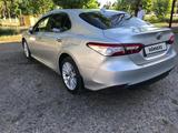 Toyota Camry 2019 года за 14 800 000 тг. в Жетысай – фото 5