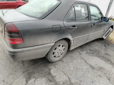 Mercedes-Benz C 180 1995 года за 1 700 000 тг. в Петропавловск – фото 4