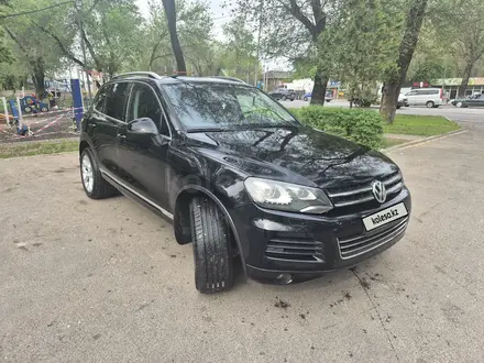 Volkswagen Touareg 2011 года за 11 500 000 тг. в Алматы – фото 11