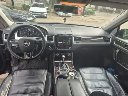 Volkswagen Touareg 2011 года за 11 500 000 тг. в Алматы – фото 15