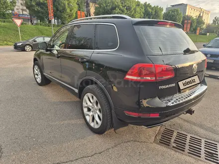 Volkswagen Touareg 2011 года за 11 500 000 тг. в Алматы – фото 3