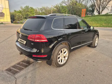 Volkswagen Touareg 2011 года за 11 500 000 тг. в Алматы – фото 4