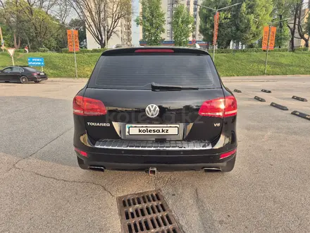 Volkswagen Touareg 2011 года за 11 500 000 тг. в Алматы – фото 5