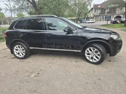 Volkswagen Touareg 2011 года за 11 500 000 тг. в Алматы – фото 8