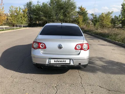 Volkswagen Passat 2007 года за 2 800 000 тг. в Алматы – фото 3