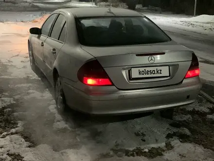 Mercedes-Benz E 220 2002 года за 3 300 000 тг. в Алматы – фото 4