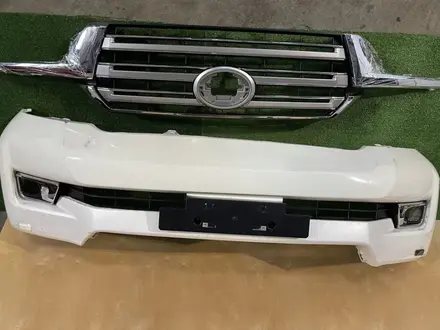 Передний бампер на Toyota 200 за 40 000 тг. в Алматы