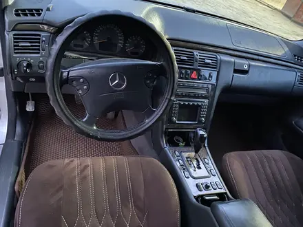 Mercedes-Benz E 320 2001 года за 4 250 000 тг. в Жанаозен – фото 6