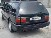 Volkswagen Passat 1993 годаүшін1 350 000 тг. в Тараз