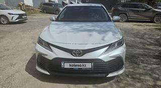 Toyota Camry 2021 года за 14 400 000 тг. в Актобе