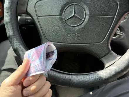 Mercedes-Benz E 280 1997 года за 2 300 000 тг. в Астана – фото 2