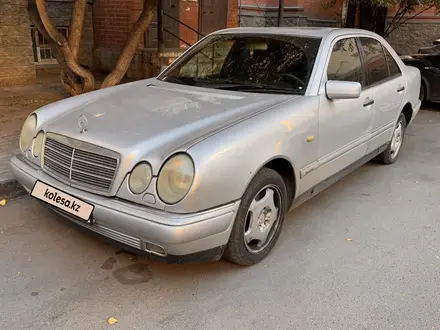 Mercedes-Benz E 230 1997 года за 2 800 000 тг. в Астана