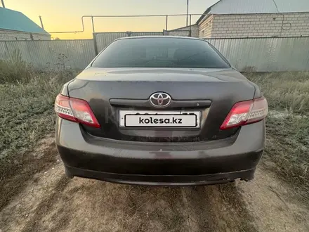 Toyota Camry 2010 года за 3 900 000 тг. в Актобе – фото 17