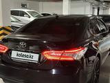 Toyota Camry 2019 года за 14 000 000 тг. в Атырау – фото 3