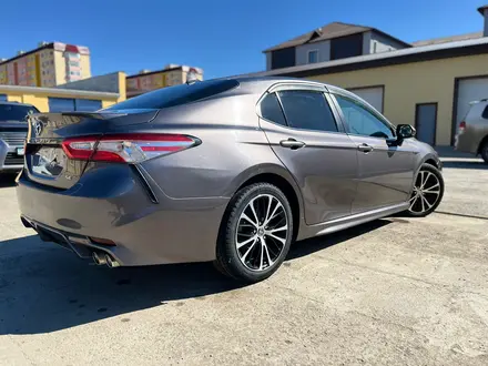 Toyota Camry 2020 года за 8 800 000 тг. в Атырау – фото 18